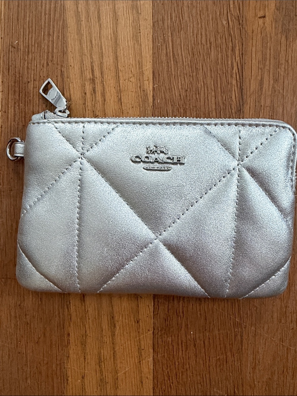 🌸 Coach silver leather wallet with silver hardware.